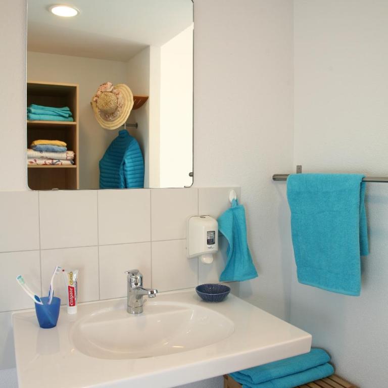 Lugano Savosa Youth Hostel - Camera Economy Doppia con Letti Singoli con Bagno in Comune - 4
