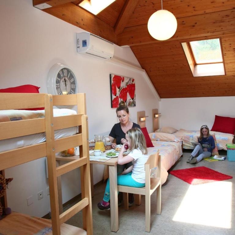 Lugano Savosa Youth Hostel - Camera Quadrupla Comfort - 6