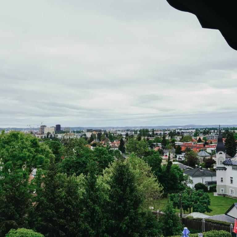 Pension Steinbichler - Apartments und Zimmer Check in 24-7 - Zweibettzimmer mit Stadtblick - 1