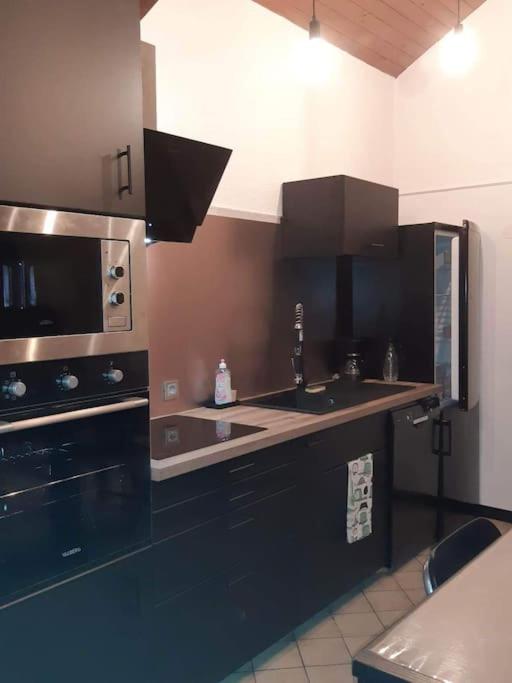 Spacieux logement idéalement situé - Appartement 2 Chambres - 6