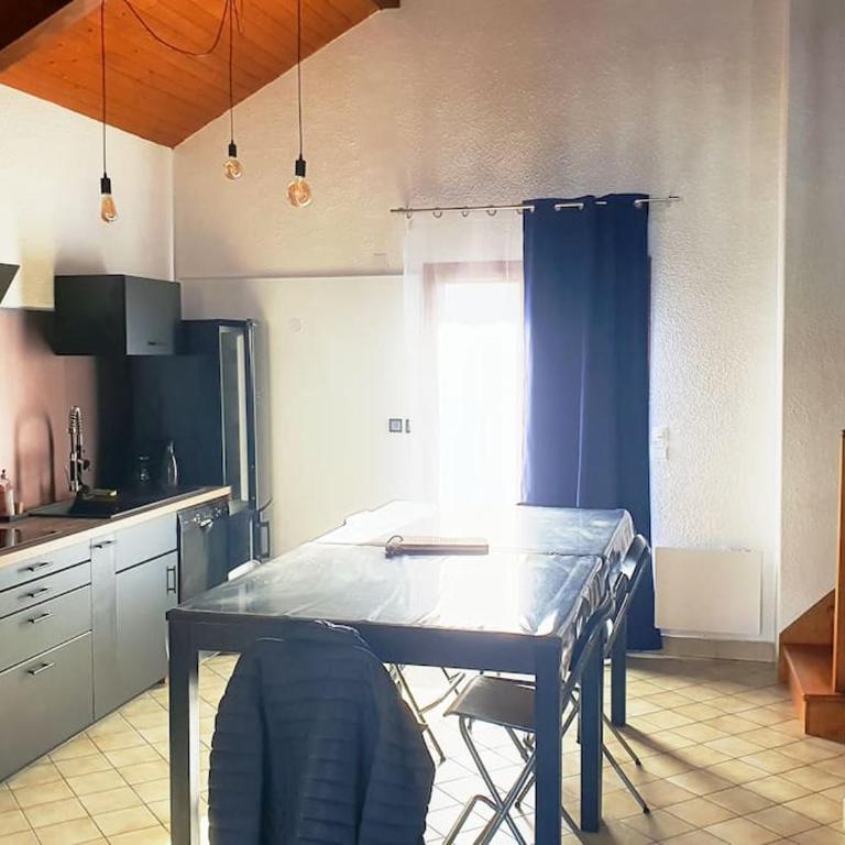 Spacieux logement idéalement situé - Appartement 2 Chambres - 10