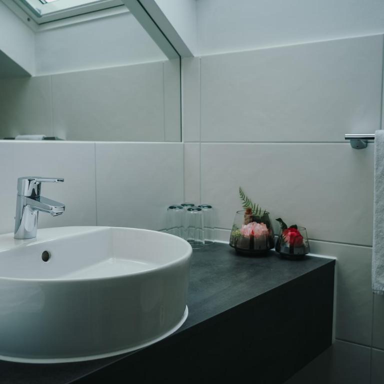 Pension Steinbichler - Apartments und Zimmer Check in 24-7 - Familienzimmer mit Doppelbett - 1