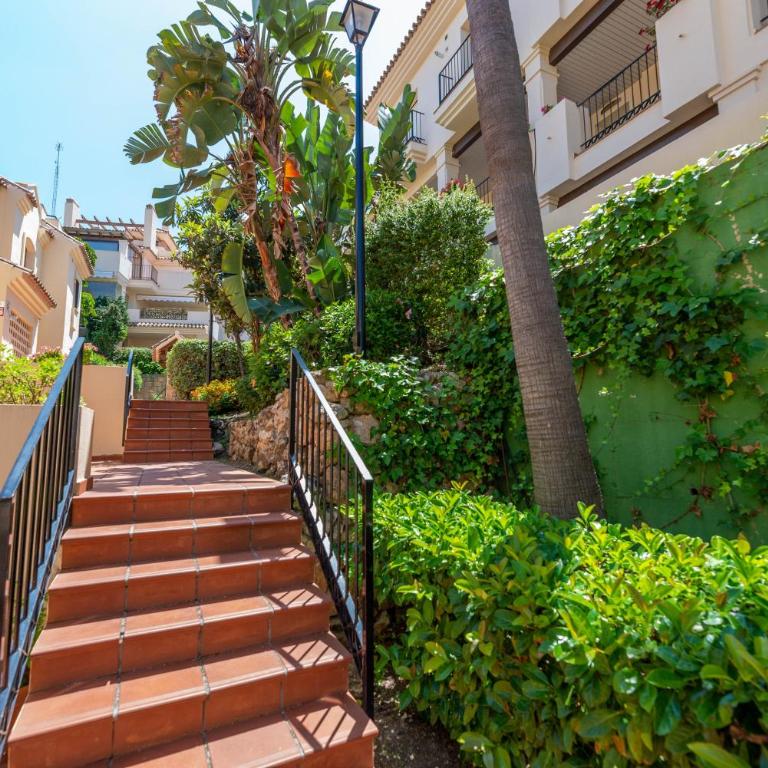 Modern and Spacious 2 BDRM Penthouse - 3 Pools and Sea Views - Penthouse Apartment - 45