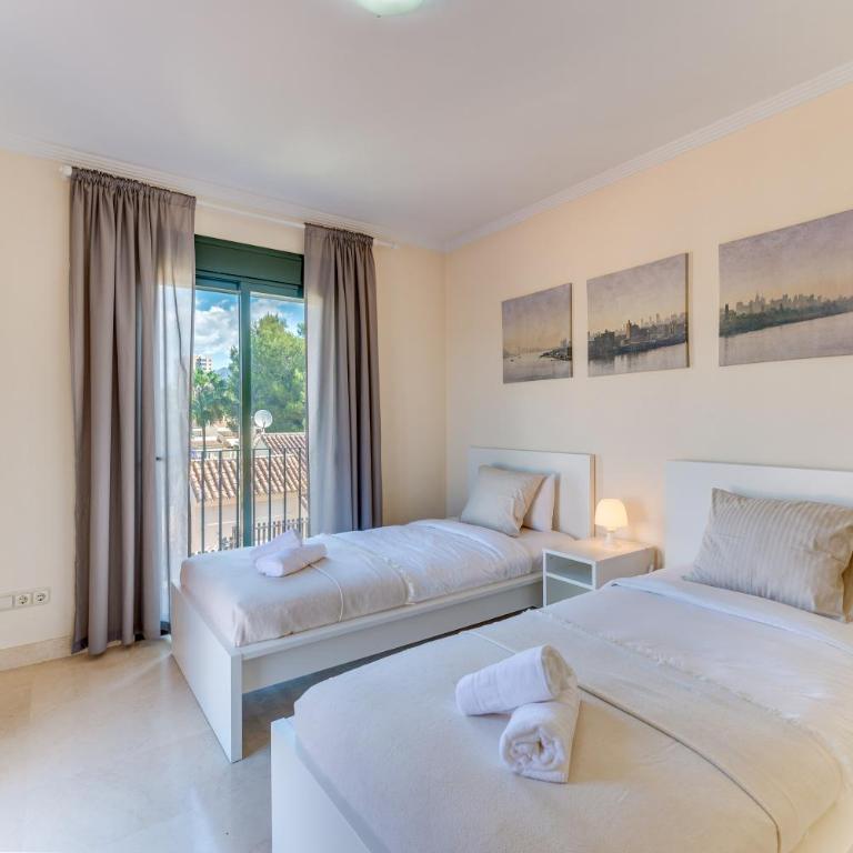 Modern and Spacious 2 BDRM Penthouse - 3 Pools and Sea Views - Penthouse Apartment - 35