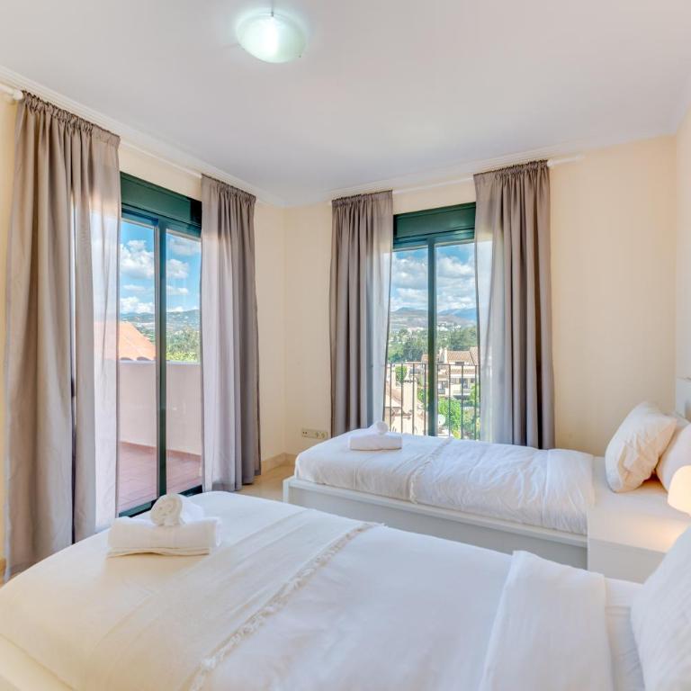 Modern and Spacious 2 BDRM Penthouse - 3 Pools and Sea Views - Penthouse Apartment - 34