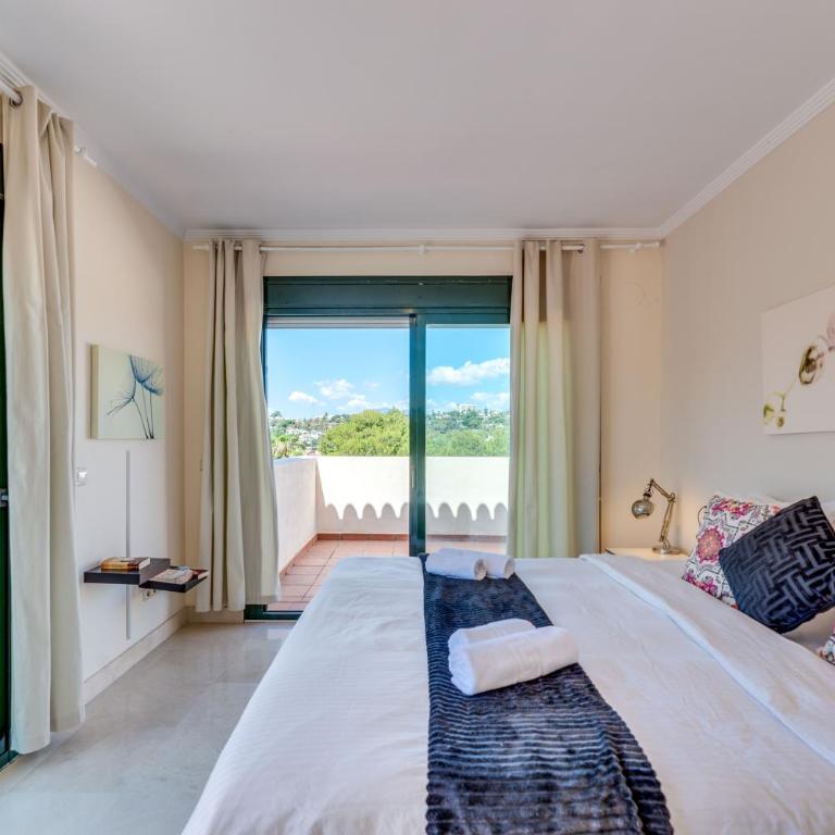 Modern and Spacious 2 BDRM Penthouse - 3 Pools and Sea Views - Penthouse Apartment - 30