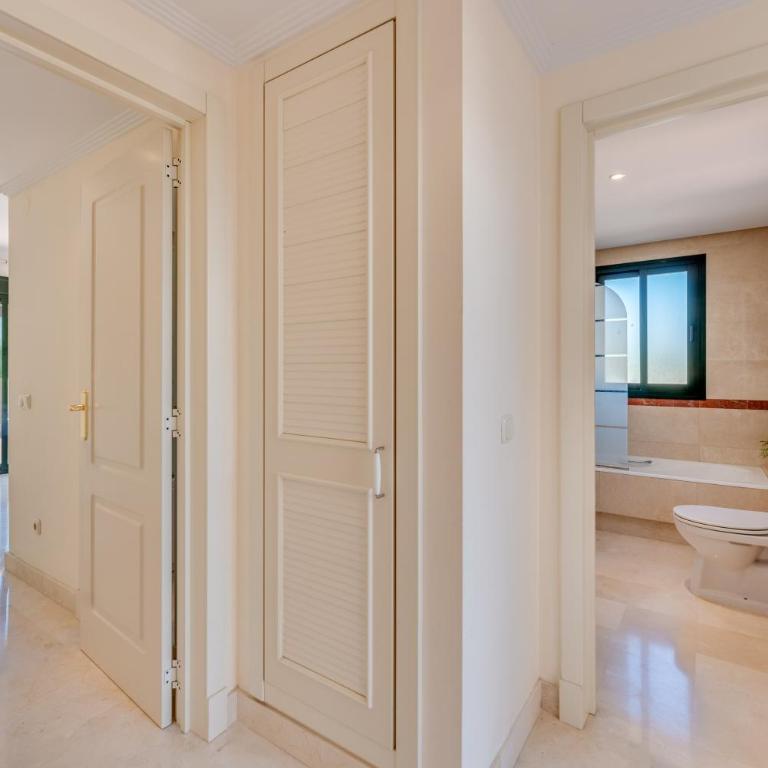 Modern and Spacious 2 BDRM Penthouse - 3 Pools and Sea Views - Penthouse Apartment - 32