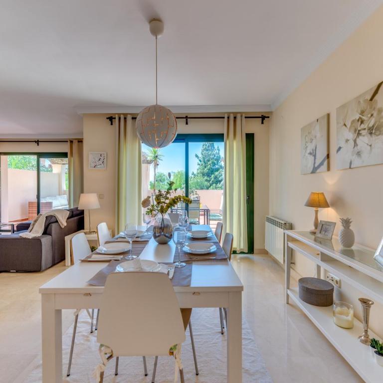 Modern and Spacious 2 BDRM Penthouse - 3 Pools and Sea Views - Penthouse Apartment - 20