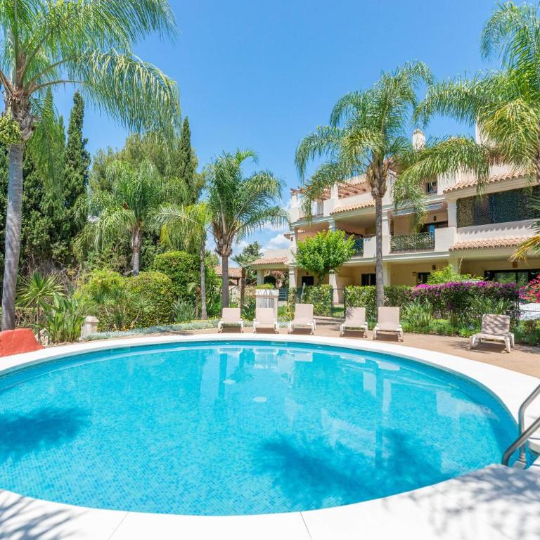Modern and Spacious 2 BDRM Penthouse - 3 Pools and Sea Views - Penthouse Apartment - 5