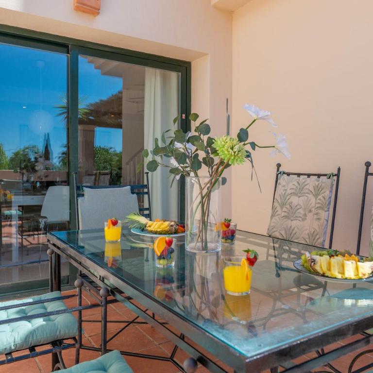 Modern and Spacious 2 BDRM Penthouse - 3 Pools and Sea Views - Penthouse Apartment - 12
