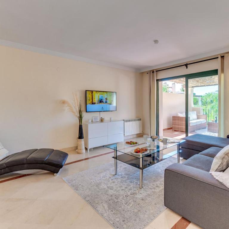 Modern and Spacious 2 BDRM Penthouse - 3 Pools and Sea Views - Penthouse Apartment - 17