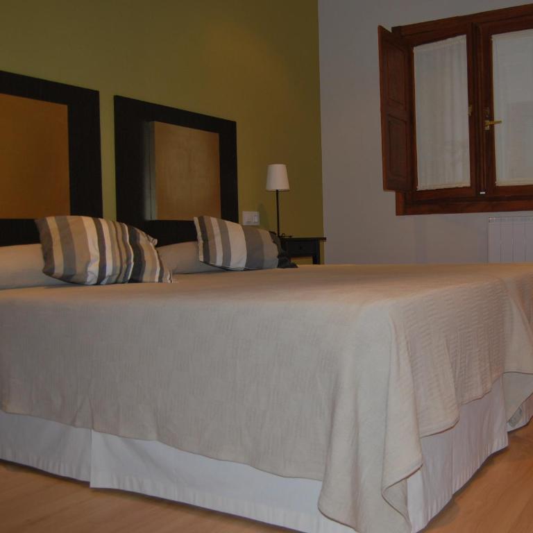 Apartamentos Plaza Mayor - One-Bedroom Apartment (3 Adults) - 4