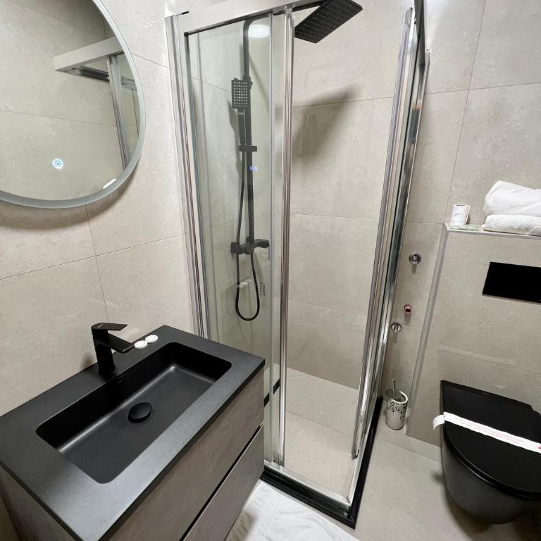 Hotel Brkić Sarajevo Airport - Free Parking - Standardna Soba sa King-sajz Krevetom - 6
