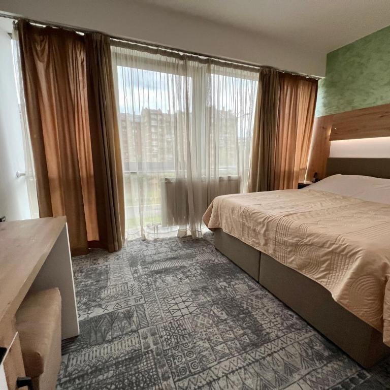 Hotel Brkić Sarajevo Airport - Free Parking - Standardna Soba sa King-sajz Krevetom - 1