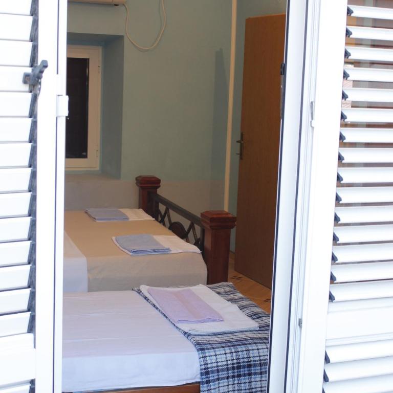 Apartments Jelena - Apartman s 1 Spavaćom Sobom i Balkonom - 2