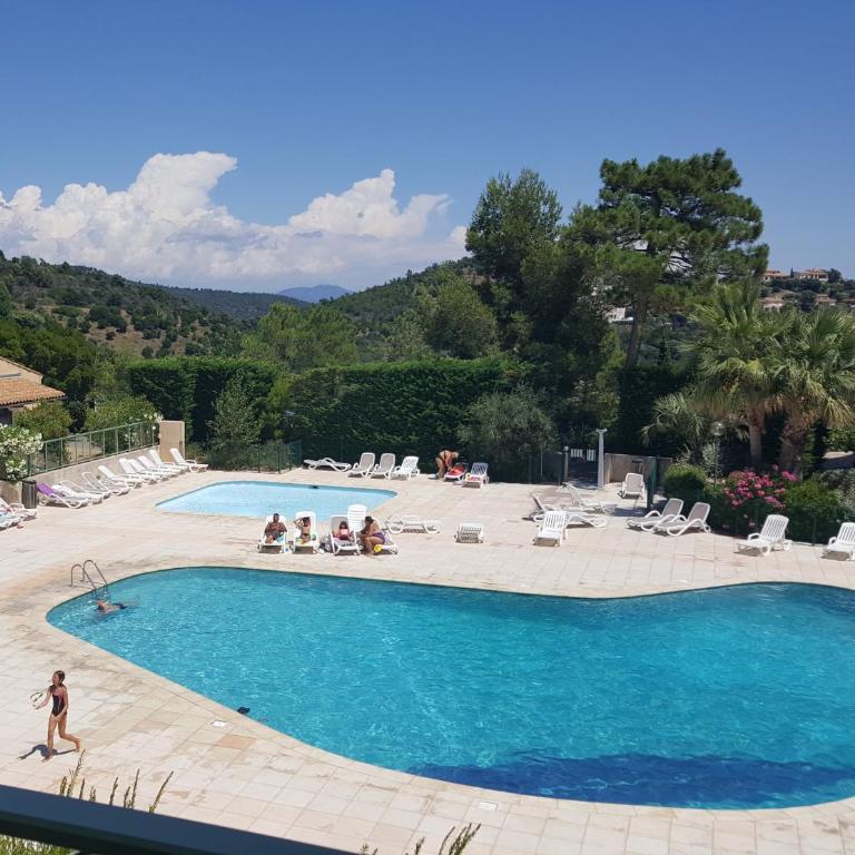 CHARMANT APPARTEMENT T2 VUE SUR PISCINE - Appartement 1 Chambre - 1