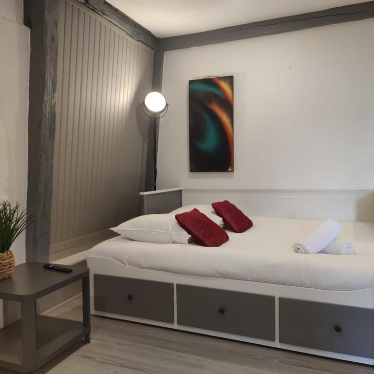 *LES STUDIOS L'AMANDINE* - Apartment mit 1 Schlafzimmer - 1