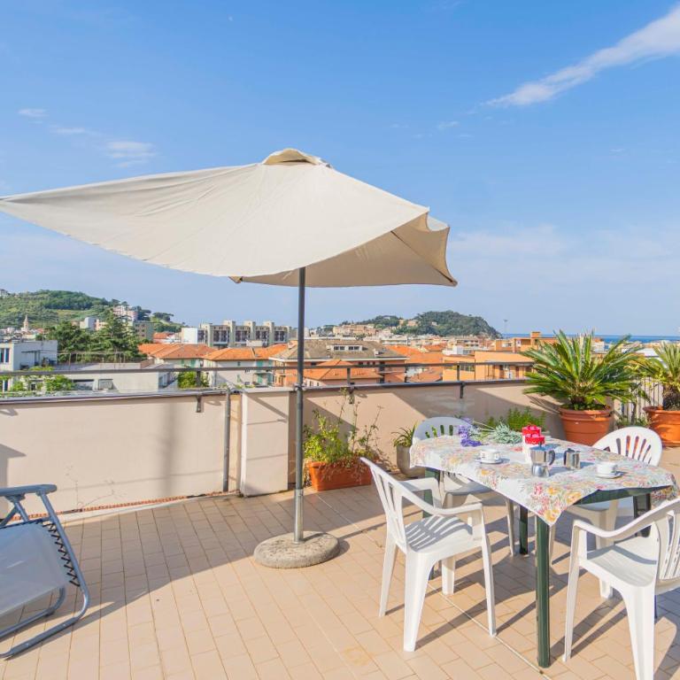 124 - Casa con Terrazza Sestri- 15Minuti a piedi dal Centro - Two-Bedroom Apartment - 1