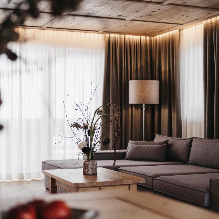 Almwellness-Resort Tuffbad - Suite mit Terrasse - 6