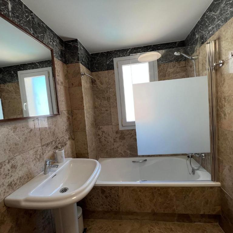 Residence Turiga - Three-Bedroom Apartment - 23