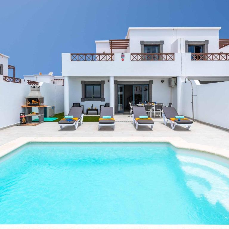 Rubi Mar - Three-Bedroom Villa - 1