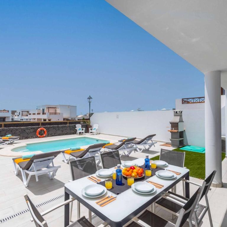 Rubi Mar - Three-Bedroom Villa - 17
