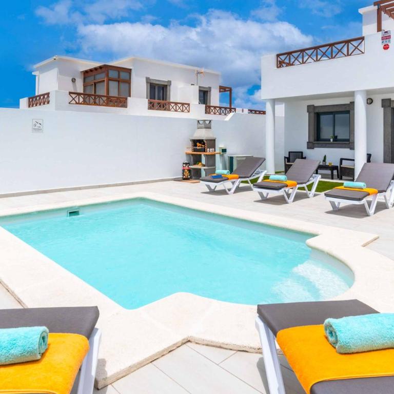 Rubi Mar - Three-Bedroom Villa - 32