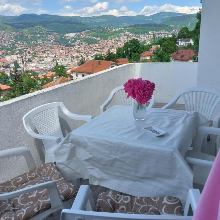 Lari and Klo Apartments - Two-Bedroom Apartment - 3