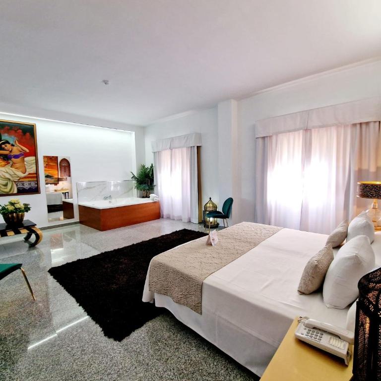 Hotel Plaza Del Castillo - Suite con bañera de hidromasaje - 1