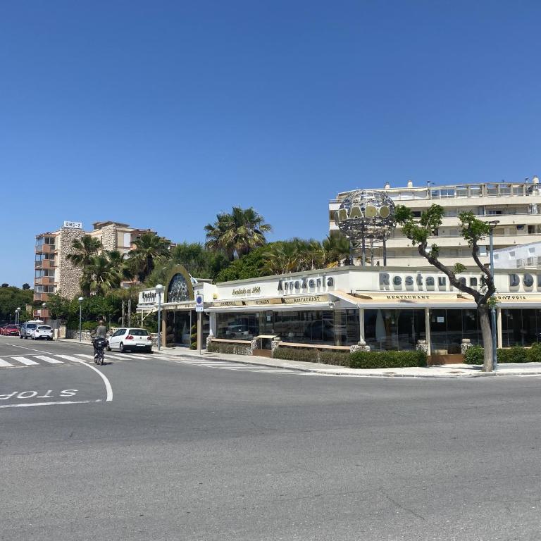 SUN AND BEACH LOVER APPARTMENT 13049 - Two-Bedroom Apartment with Sea View - 13