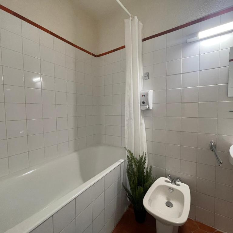 Residence Adele - Chambres en toute autonomie - Chambre Double avec Salle de Bains Privative - 3