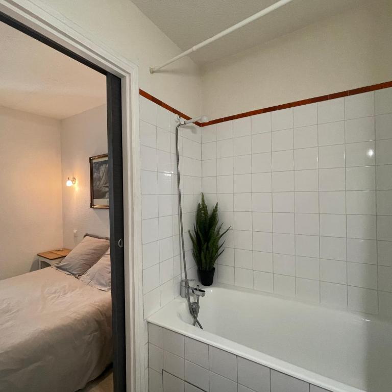 Residence Adele - Chambres en toute autonomie - Chambre Double avec Salle de Bains Privative - 2