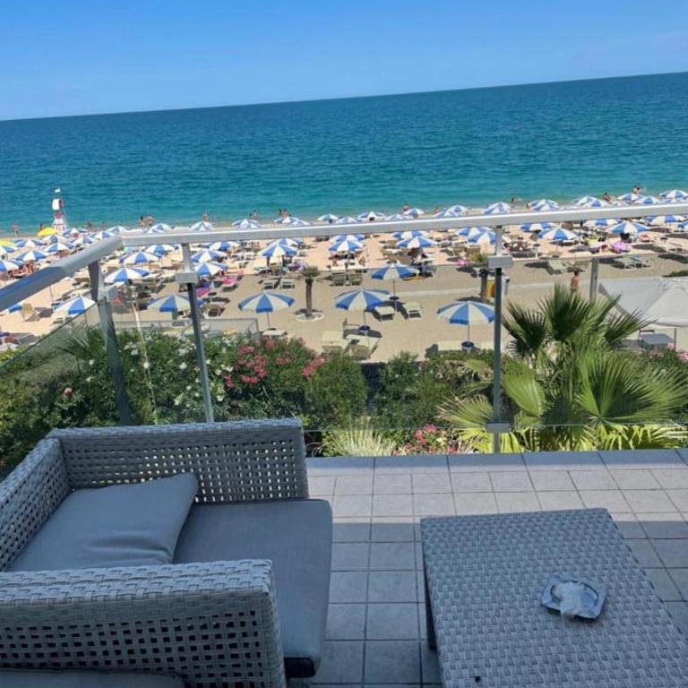 Conero Casa - Marcelli di Numana in Via Litoranea 101 sul mare vista Spiaggia con Parcheggio Esclusivo - Three-Bedroom Apartment - 24