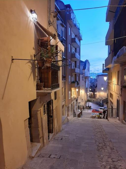 Cagliari Centro - Appartamento con 1 Camera da Letto - 10