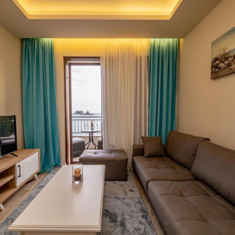 Seafront Apartments Petrovac - Deluxe One-Bedroom Apartment with Ocean View - 3