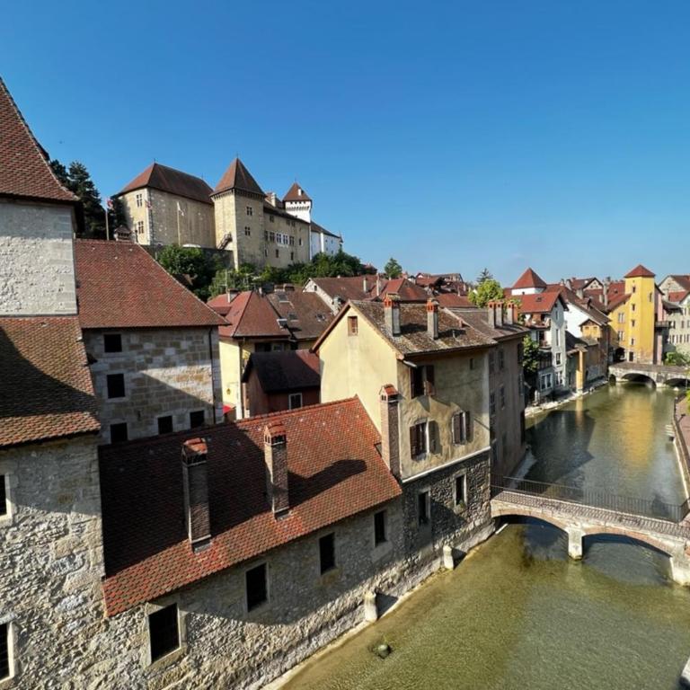 La Suite du 10 - Joli studio avec vue sur le Canal et le Chateau - Appartement - 1