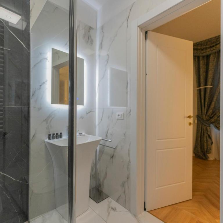 Aldrovandi Luxury Suites and Apartment - Deluxe Junior Suite - 4