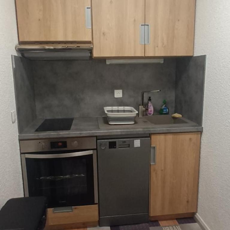 Les Bastides Au calme joli appartement avec terrasse - Parking - Piscine - Clim - Appartement 2 Chambres - 11