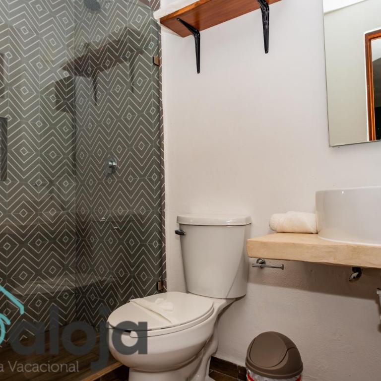 VIca Guest House Cancun - By Aloja RV - Habitación con cama extragrande. - 5