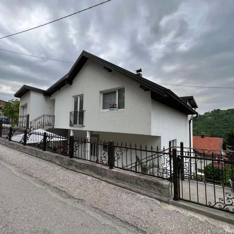 Apartman Royal sa GARAŽOM i KLIMOM - Apartment with Balcony - 8