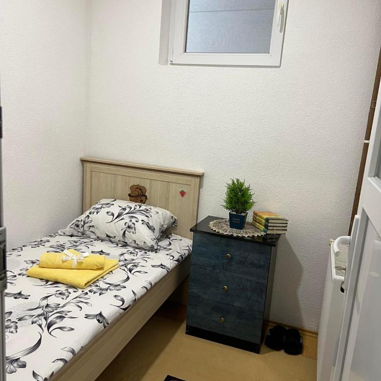 Apartman Royal sa GARAŽOM i KLIMOM - Apartment with Balcony - 32