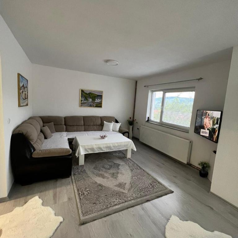 Apartman Royal sa GARAŽOM i KLIMOM - Apartment with Balcony - 38