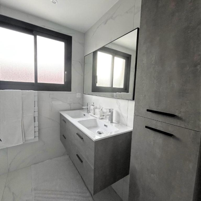 LA MAISON DE MARIE A 8 mn des plages - Chambre Double avec Salle de Bains Privative Extérieure - 2