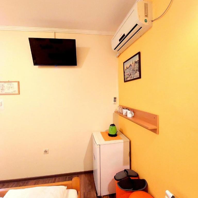 Smestaj Centar Novi Sad,Motorcycle Friendly - Trokrevetna Soba sa Sopstvenim Kupatilom - 8