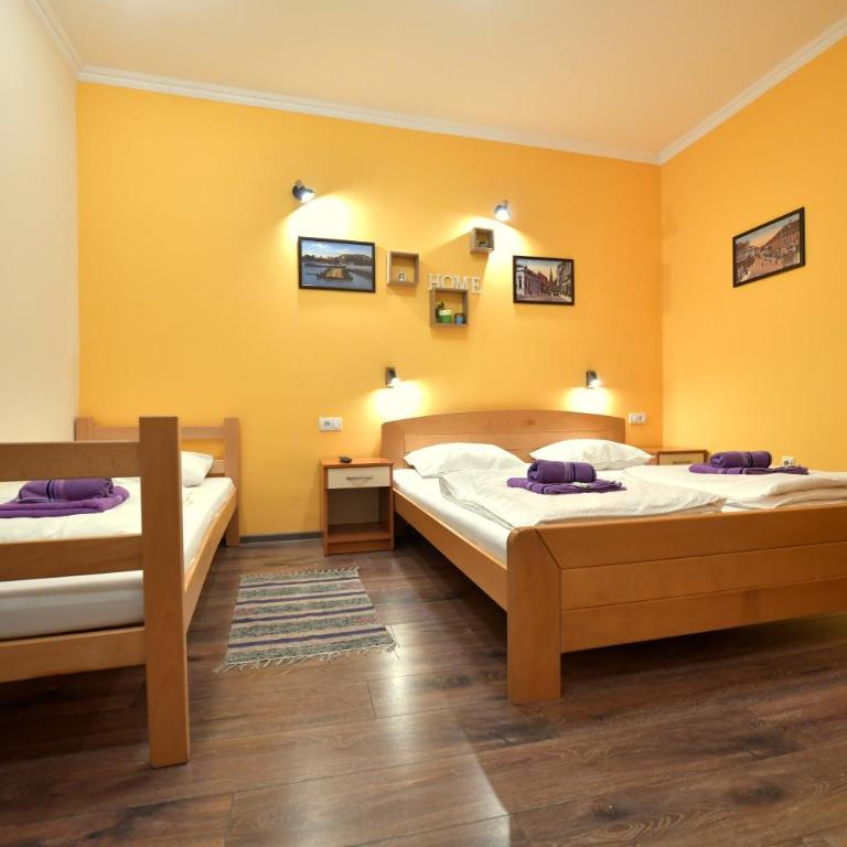 Smestaj Centar Novi Sad,Motorcycle Friendly - Trokrevetna Soba sa Sopstvenim Kupatilom - 8