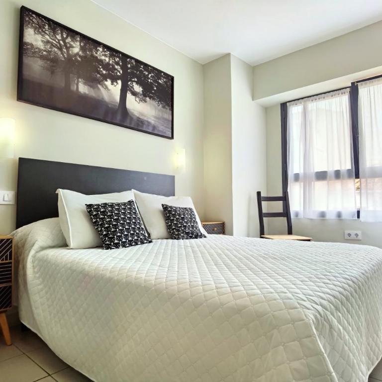 HOSTAL RIGAU - Habitación Doble con baño privado - 1 o 2 camas - 13