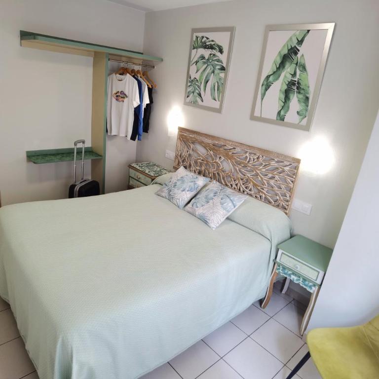 HOSTAL RIGAU - Habitación Doble con baño privado - 1 o 2 camas - 20