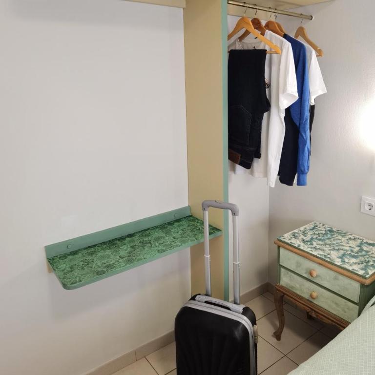 HOSTAL RIGAU - Habitación Doble con baño privado - 1 o 2 camas - 21