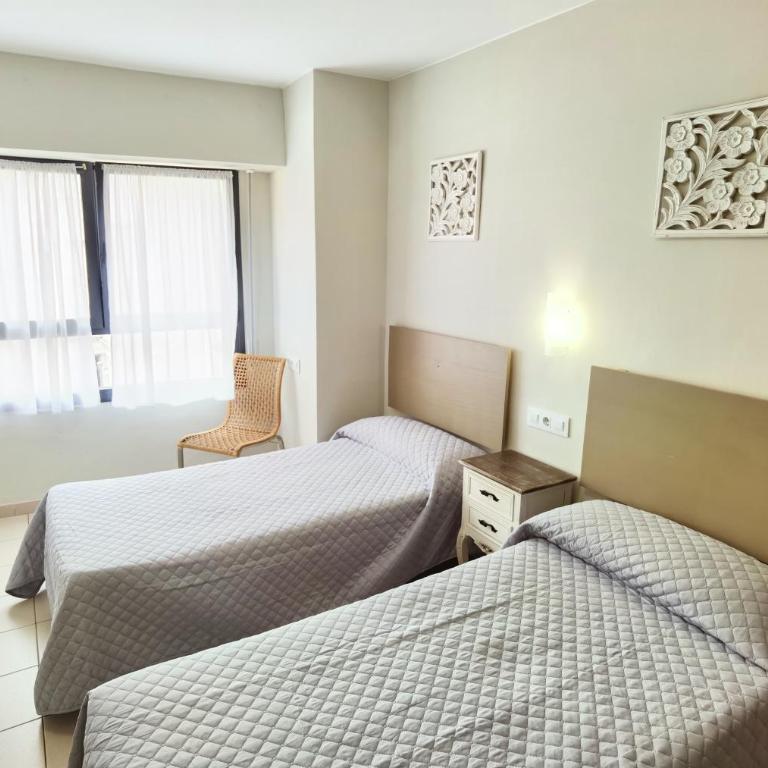 HOSTAL RIGAU - Habitación Doble con baño privado - 2 camas - 8