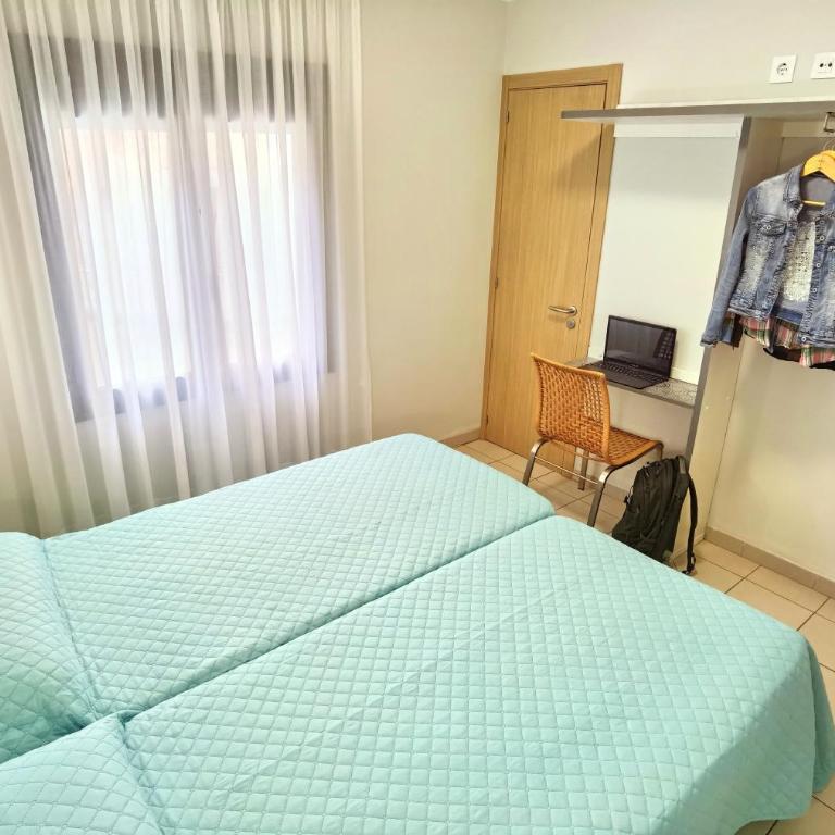 HOSTAL RIGAU - Habitación Doble con baño privado - 2 camas - 7